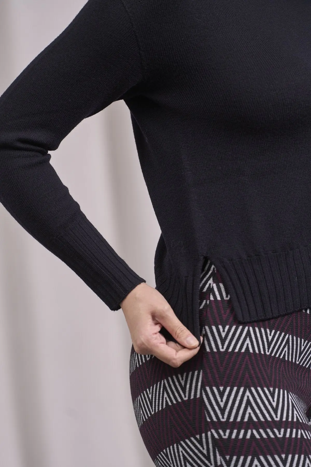 Maglia con inserti a coste larghe e spacchi NERO - Image 2