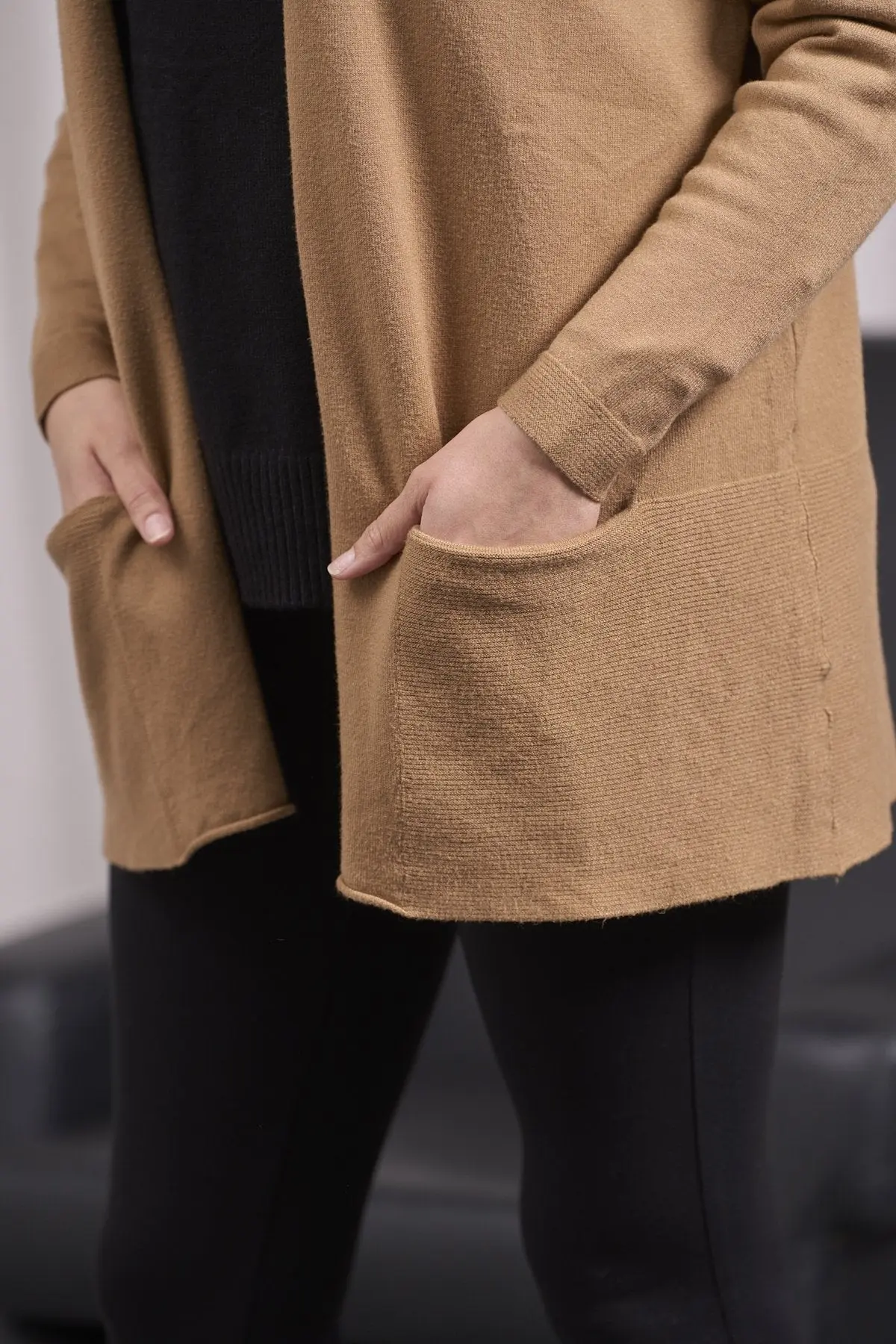 Cardigan sciallato con tasche CAMMELLO