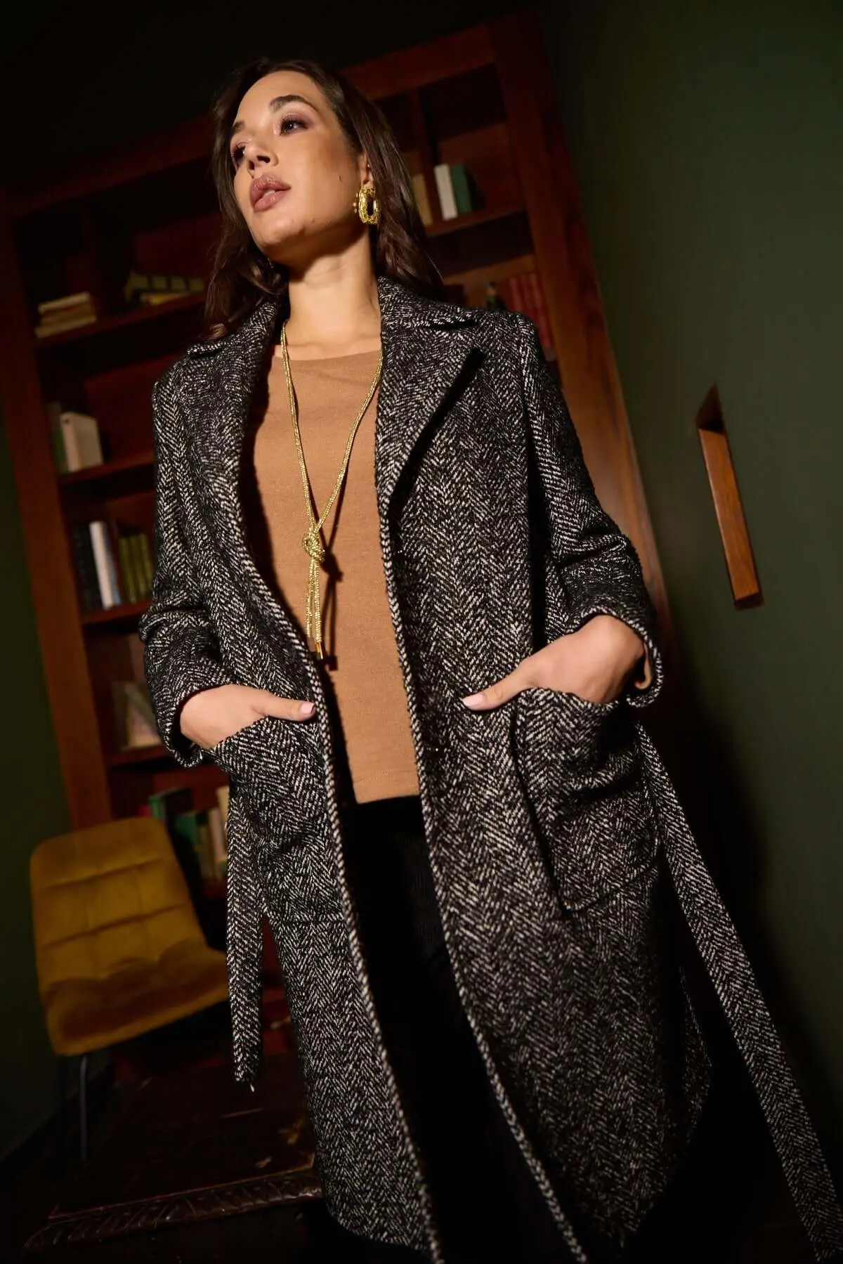 Cappotto lungo con cintura e tasche NERO-BIANCO - Image 6