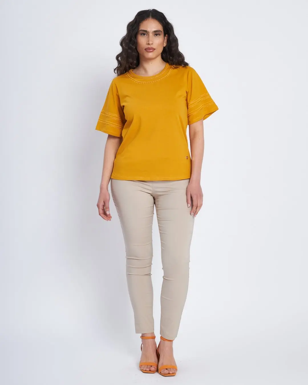 T-shirt a mezze maniche con ricami SOLE - Image 5