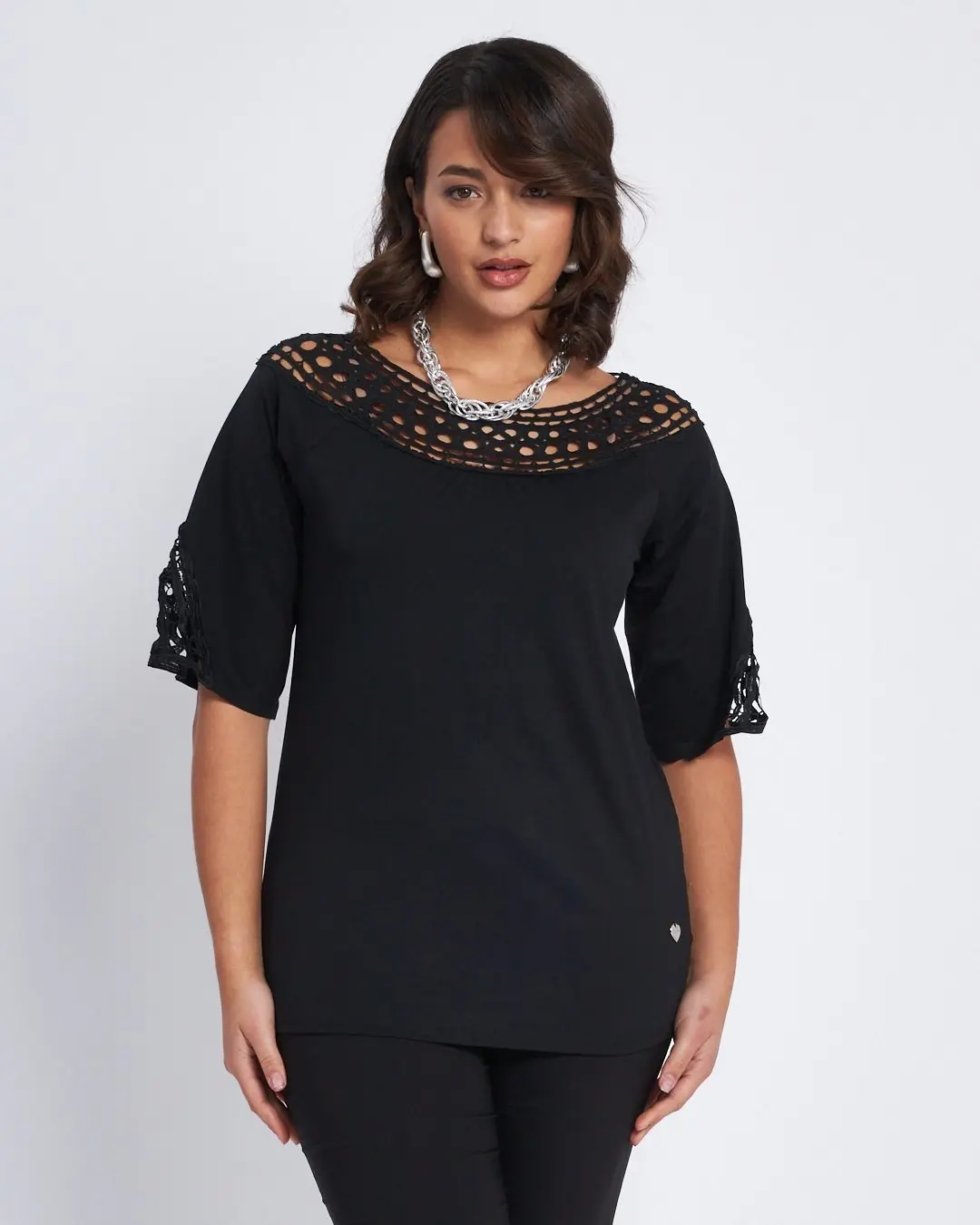T-shirt scollo a barca con intarsio forato NERO - Image 5