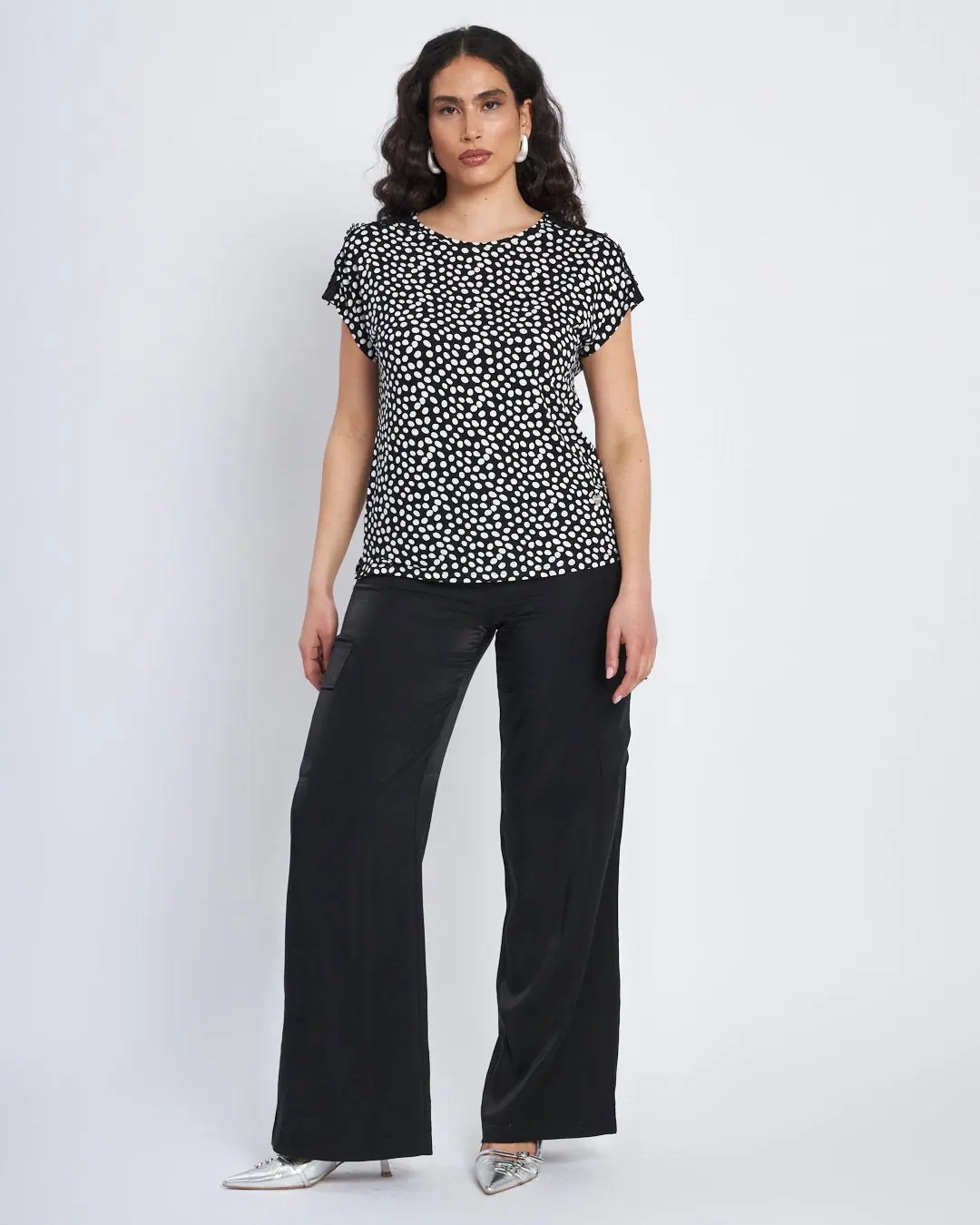 T-shirt con inserto a carre' sulle spalle NERO - Image 4