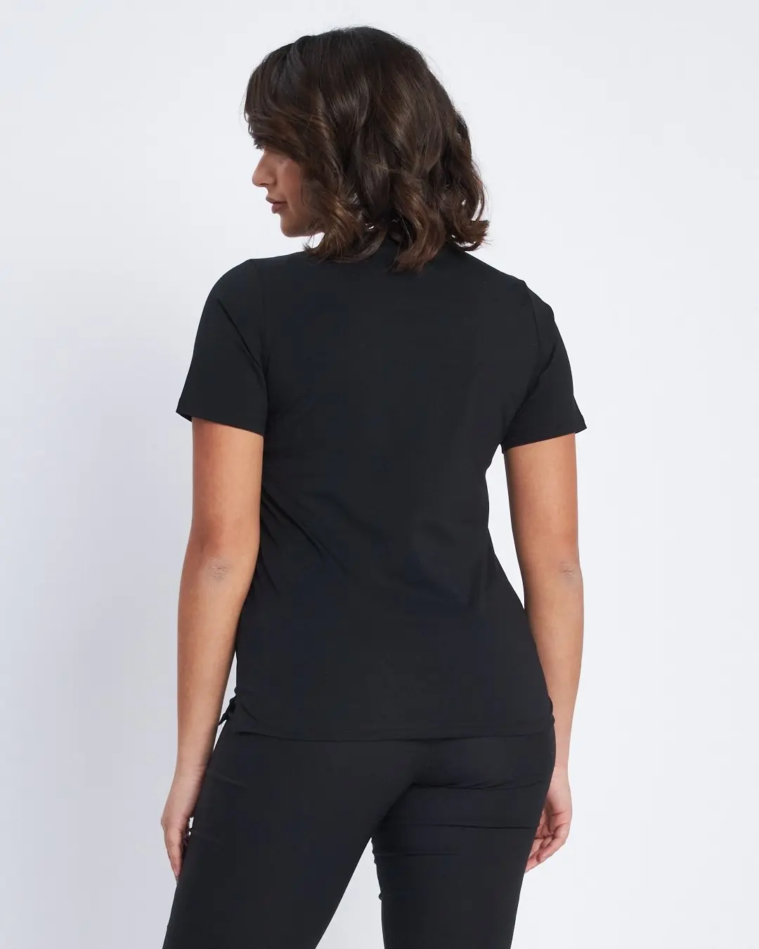 T-shirt con ricamo lato cuore NERO - Image 3