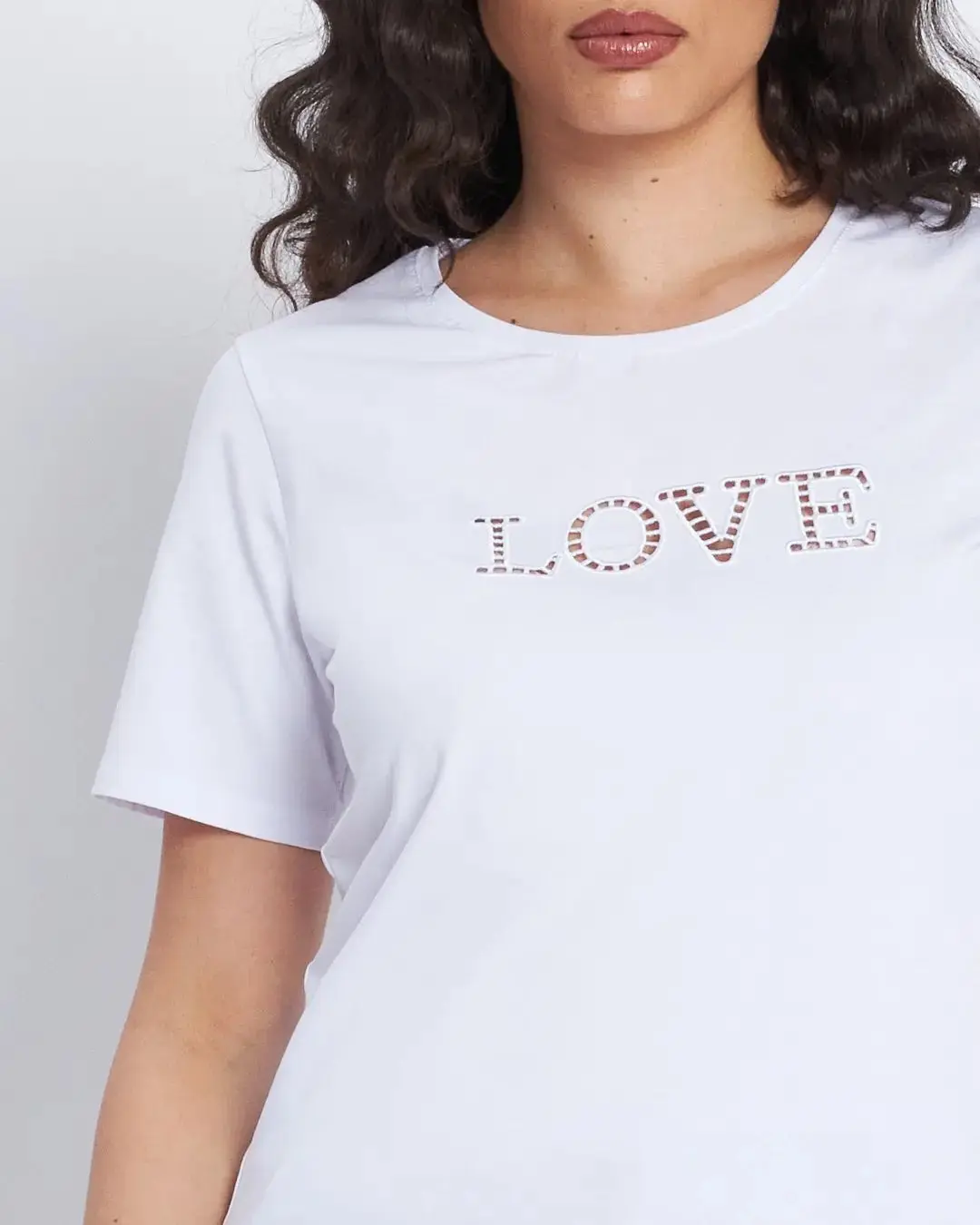 T-shirt con scritta ricamata con trafori BIANCO - Image 2