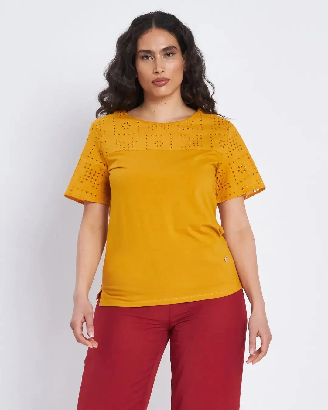T-shirt con pizzo traforato al girocollo SOLE - Image 2