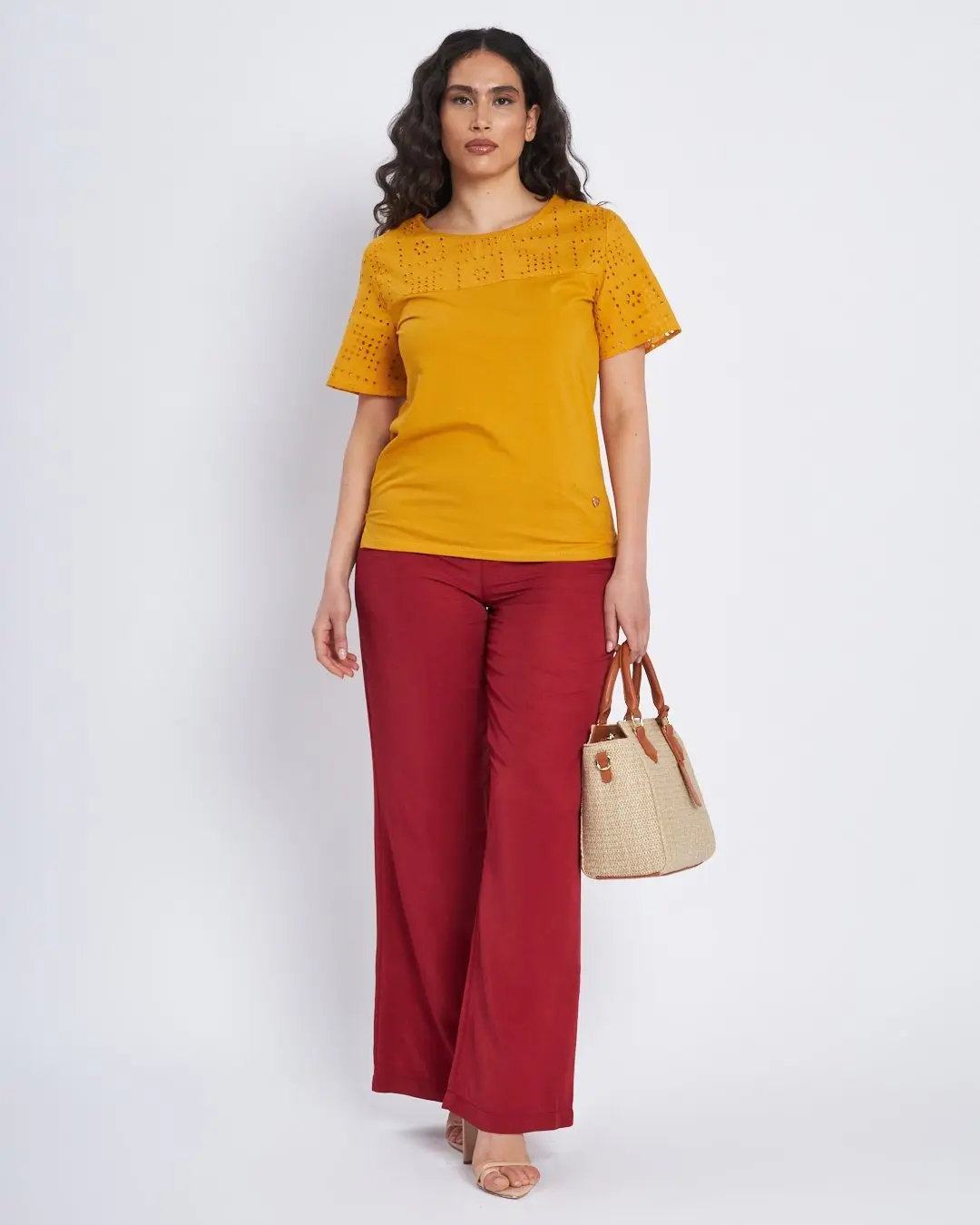 T-shirt con pizzo traforato al girocollo SOLE - Image 5