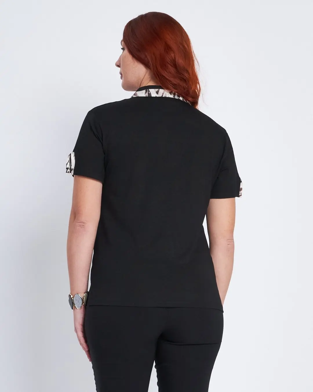 T-shirt con colletto polo e fintone a fantasia NERO - Image 4