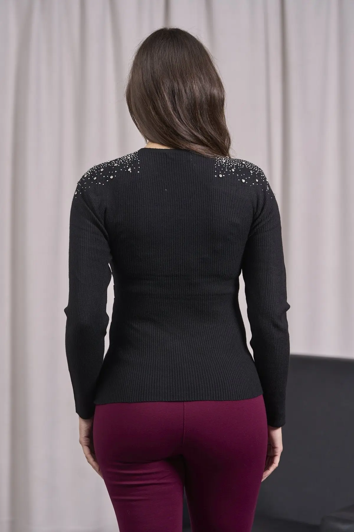 Maglia con scollo incrociato e strass su spalle NERO - Image 2