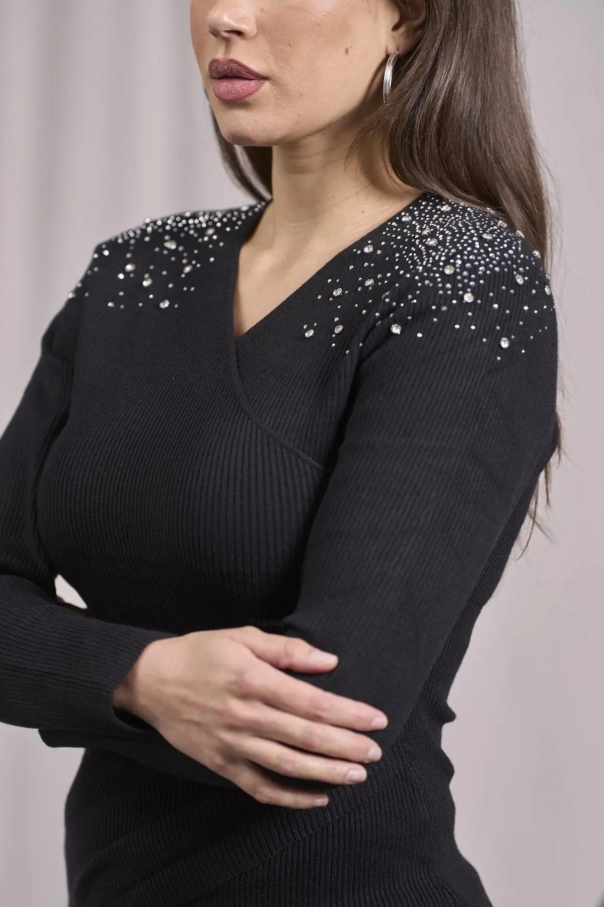 Maglia con scollo incrociato e strass su spalle NERO - Image 5