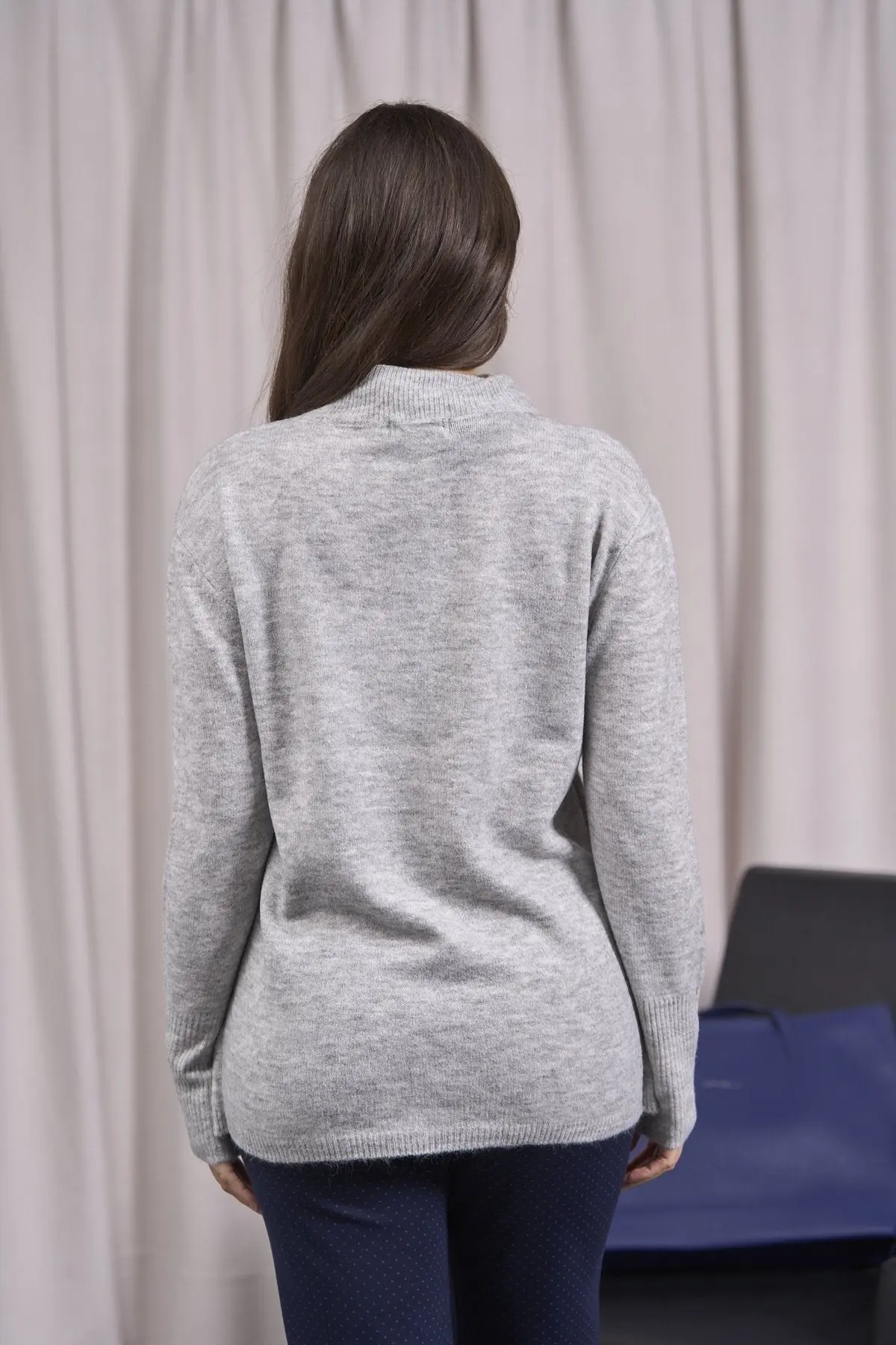 Maglia a collo alto risvoltato e spacchi GRIGIO - Image 5
