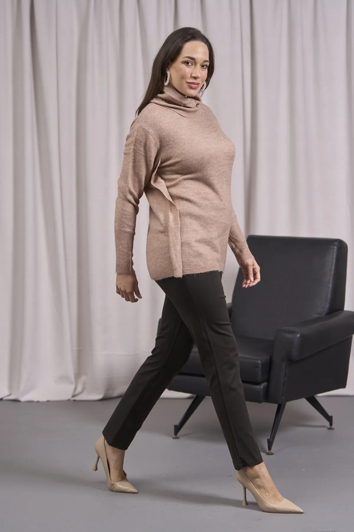 Maglia a collo alto risvoltato e spacchi CAMMELLO - Image 4