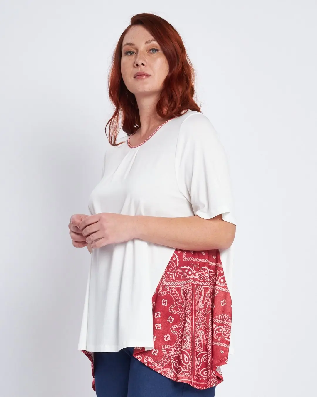 T-shirt con pinces e inserti laterali a fantasia BIANCO - Image 5