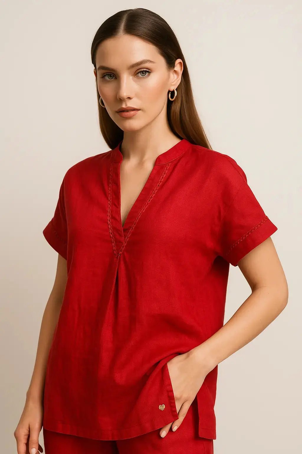 Blusa con scollo a V, passamaneria frontale e collo coreana in misto lino - Image 2