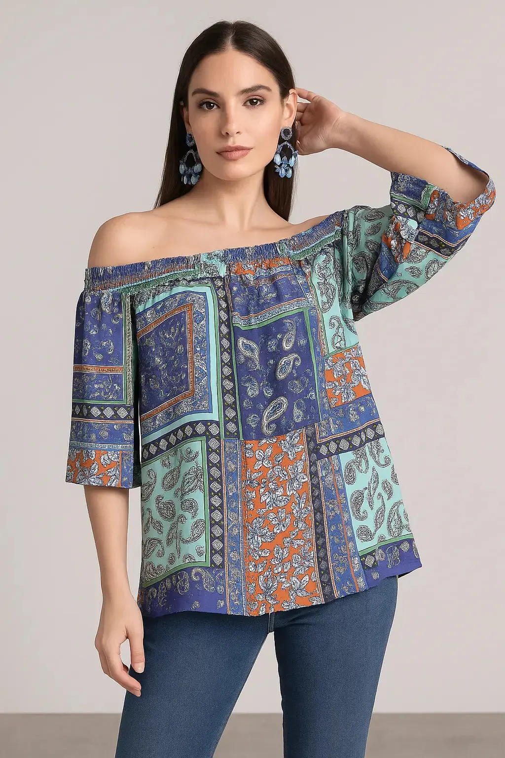 Blusa stampata con scollo omerale elasticizzato con balze - Image 4