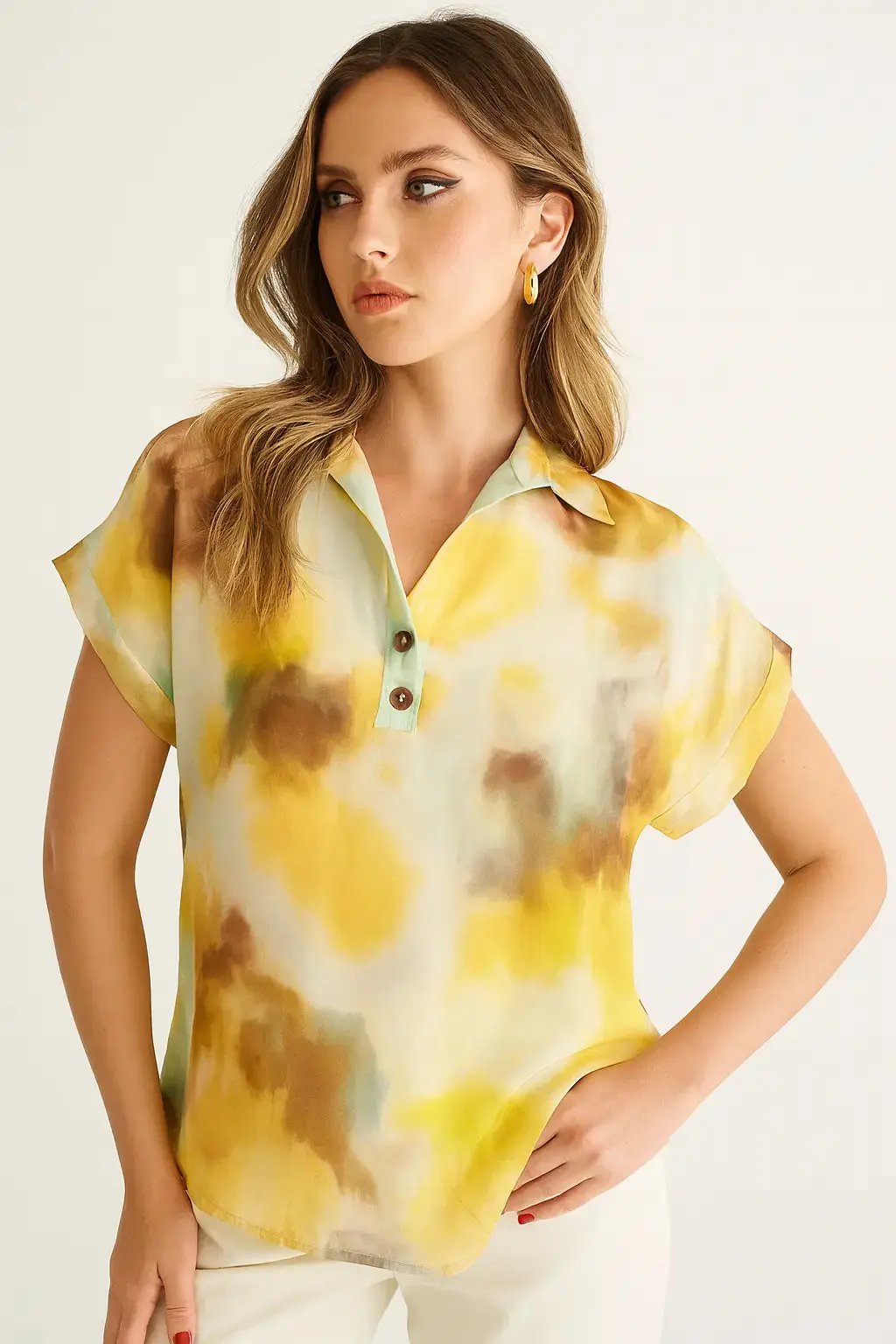 Camicia con scollo a v, colletto e bottoni in viscosa a fantasia - Image 2