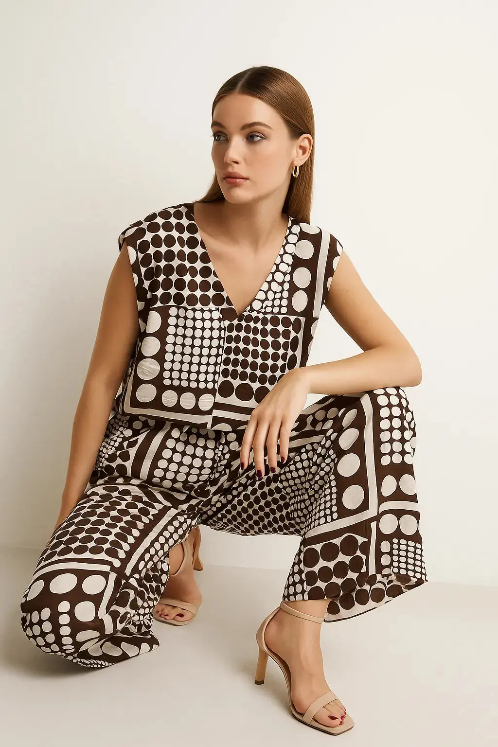 Completo oversize stampato con blusa giromanica a scollo a V e pantaloni ampi - Image 2