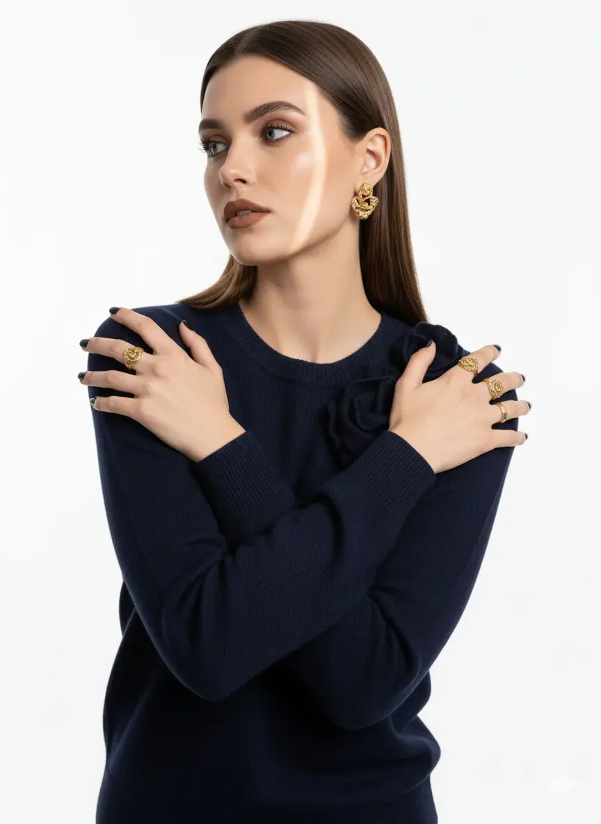 Maglia girocollo con fiori applicati - Image 11