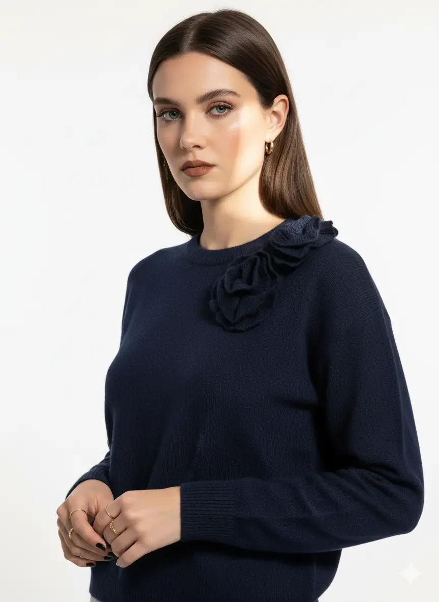 Maglia girocollo con fiori applicati - Image 8