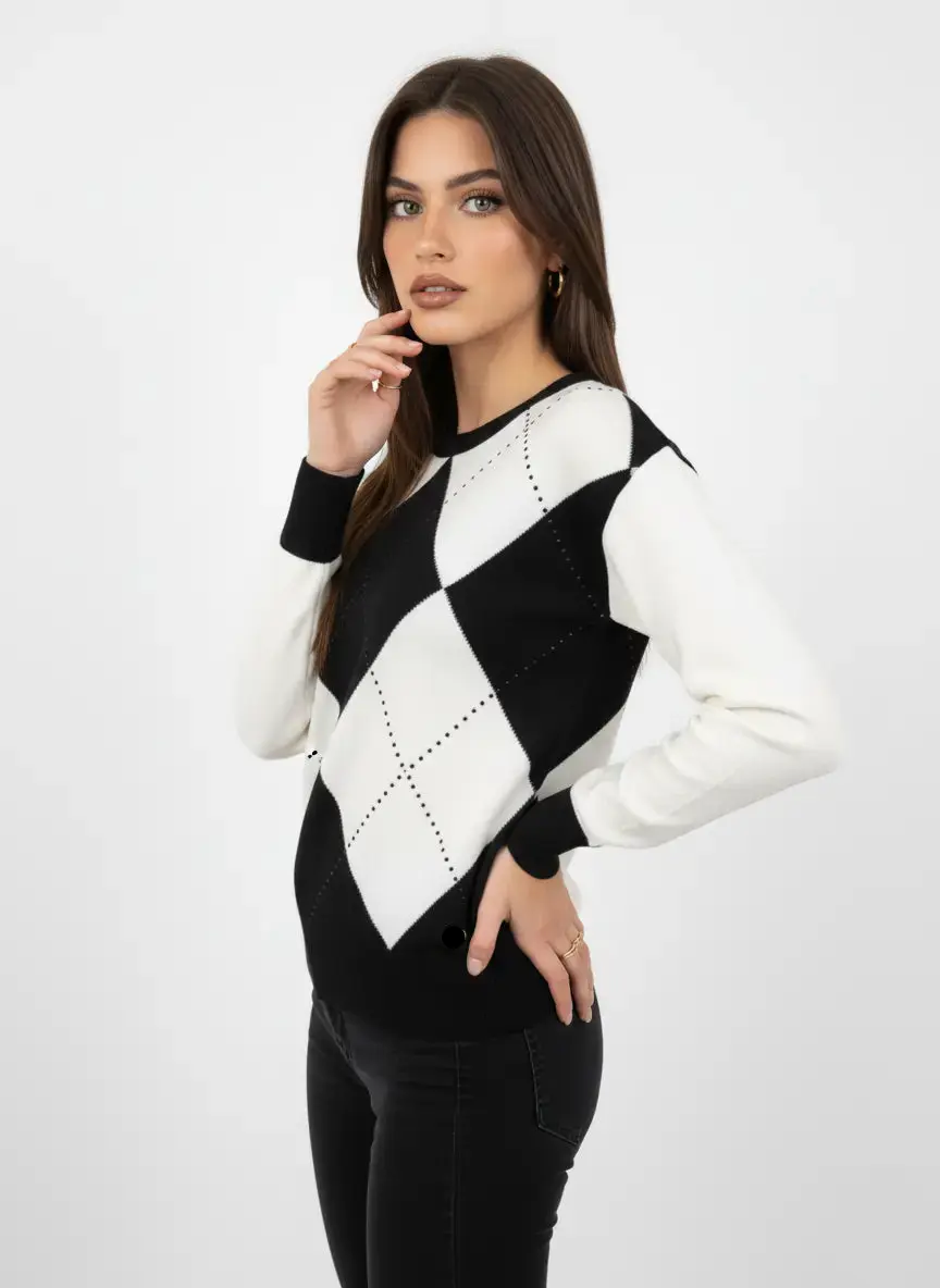 Maglia girocollo con rombi e applicazioni - Image 2