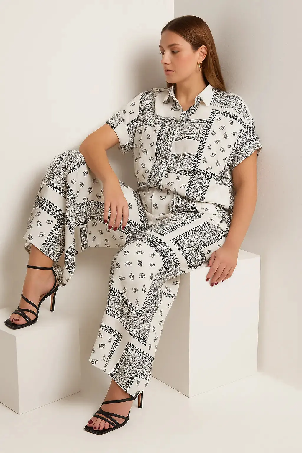 Pantaloni ampi con stampa bandana - Image 2